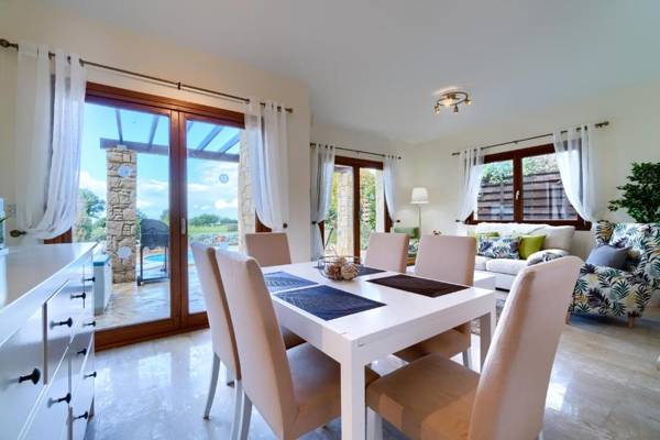 2 bedroom Villa Kornos with private pool and golf views Aphrodite Hills Resort