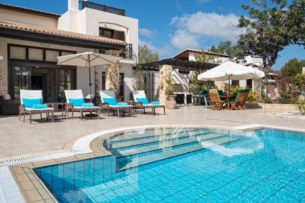 3 bedroom Villa Anassa with private pool and gardens Aphrodite Hills Resort