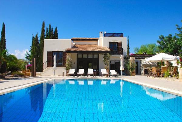 3 bedroom Villa Anassa with private pool and gardens Aphrodite Hills Resort