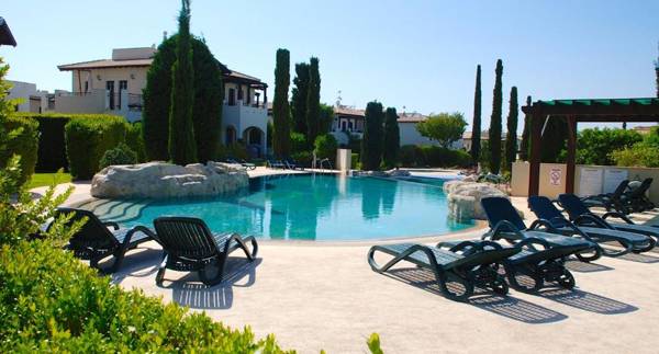 2 bedroom Apartment Kalypso with private garden Aphrodite Hills Resort