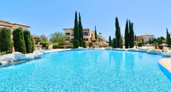 2 bedroom Apartment Pomos with garden and sea views Aphrodite Hills Resort