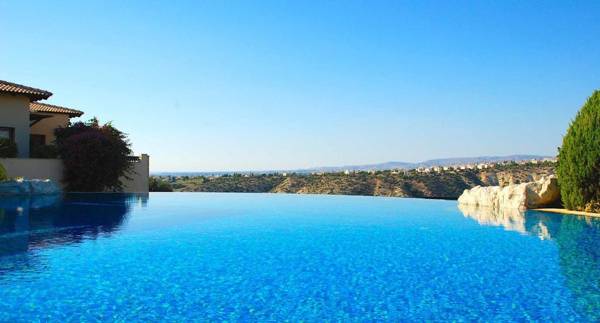 3 bedroom Villa Eleyjo with stunning private pool Aphrodite Hills Resort