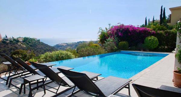 4 bedroom Villa Thrasos with private infinity pool Aphrodite Hills Resort