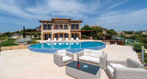 Villa Idalium - stunning front line villa with panoramic sea views