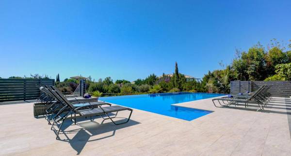 Beautiful villa with great outside space - Meo Aphrodite Hills Resort