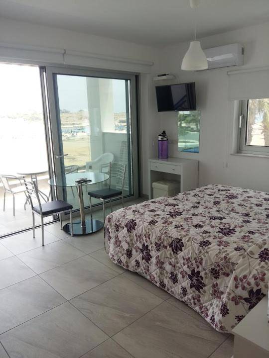 Christopher's Sandy Beach Suites