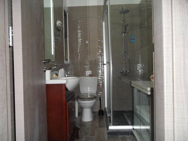 SUNSHINE APTS TWO BEDROOM  FREE INTERNET No 3