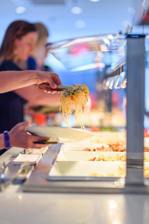 Seasons Hotel (Adults Only)