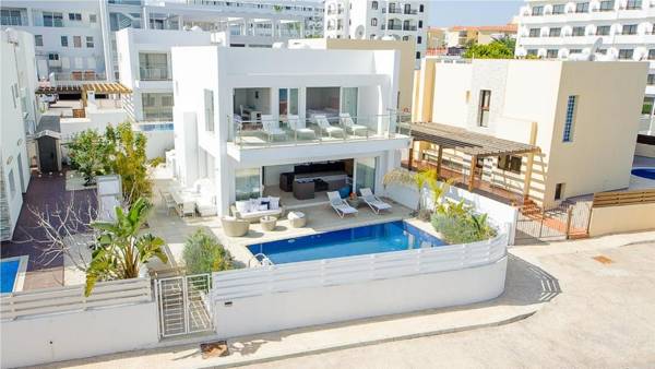 Protaras Holiday Villa 100