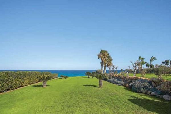 Protaras Beachfront Villa Pietra