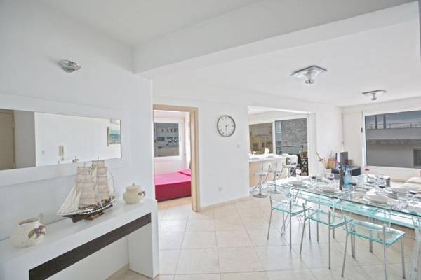 Apt Lasonos Asimi - Luxury 3 Bedroom Appartment - Protaras Apt with Communal Pool on Fig Tree Bay