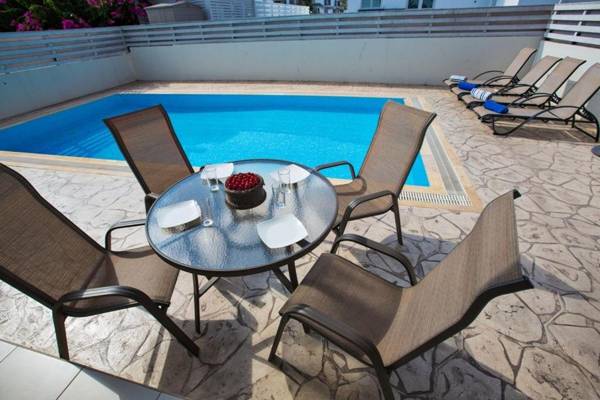 Villa Foros Tessera - Cozy 3 Bedroom Pernera Villa with Pool - Close to all Beaches and Amenities