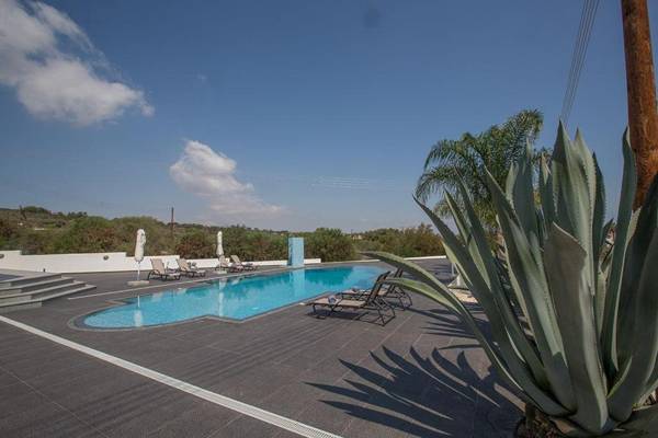 Villa Protara Chrysos - Beautiful 5 Bedroom Protaras Villa - Walking Distance to Fig Tree Bay