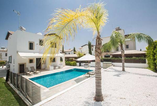 Villa Konno - Stunning 3 Bedroom Protaras Villa with Pool - Close to Konnos Beach