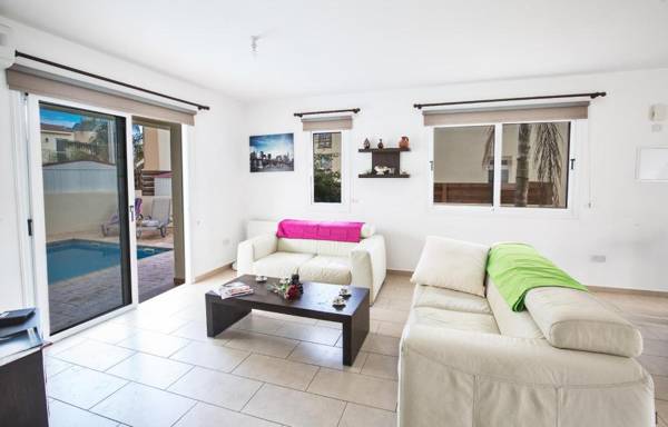 Villa Cl42 Lovely 3bdr Pernera Villa with Pool 5 minute walk to Kalamies Beach