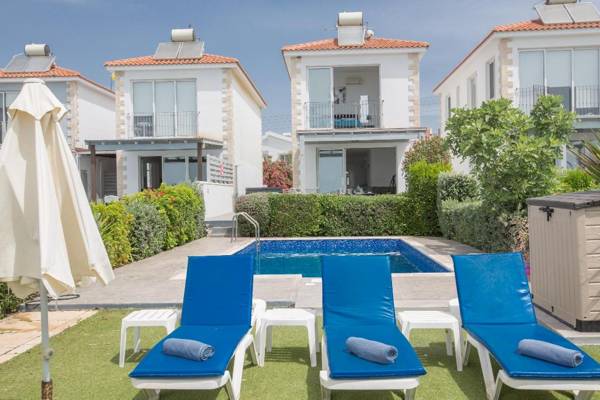 Villa Suri Luxury Seafront Villa