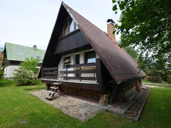 Nice holiday home with fireplace in the Ore Mountains only 500m from the chairlift
