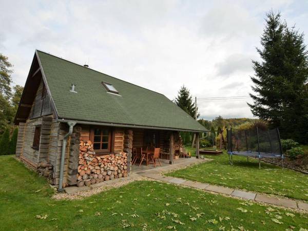 Detached log house with large fenced garden covered terrace
