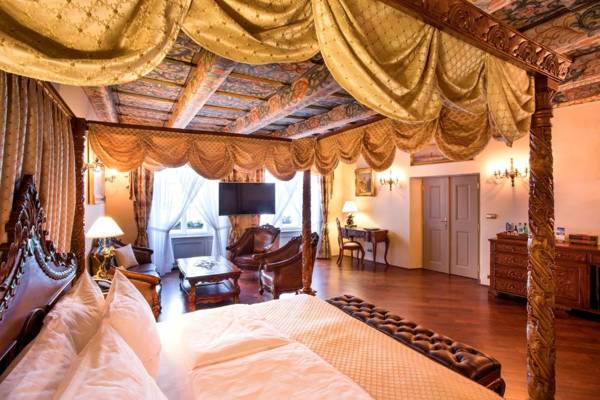 Iron Gate Hotel & Suites