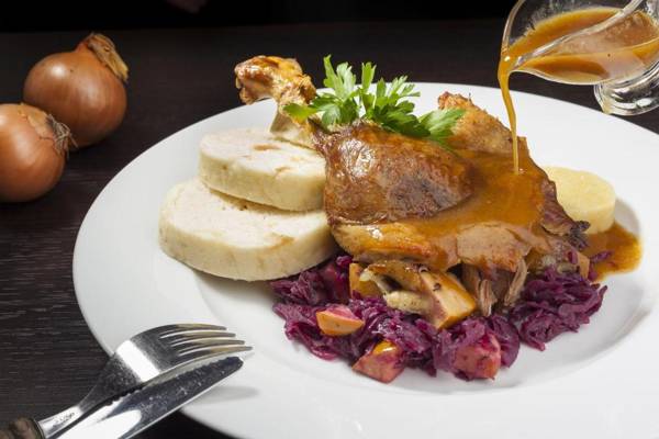 Hotel At the Golden Scissors