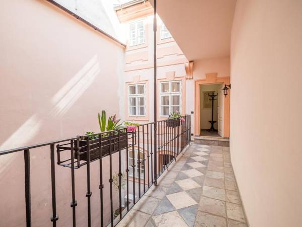 Chateau 9 Apartments by Prague Residences