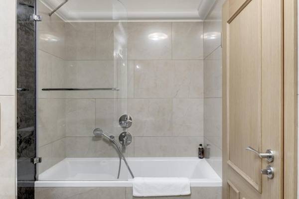 Louren Apartments Charles Bridge