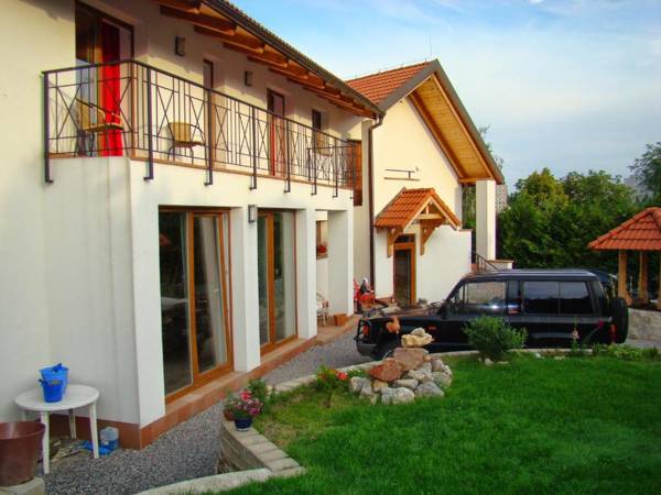 Pension Charlie Retro-Modern Design