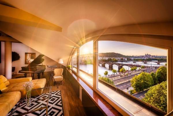 UNIQUE PENTHOUSE & TERRACE 6BR+3.5BATH VIEWS!