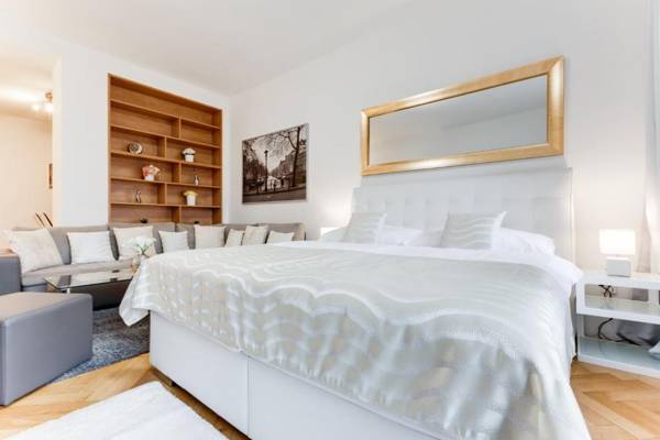 Exclusive Riverside Apartment in the Heart of Prague