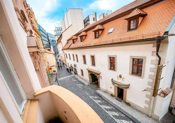 Kafka Apartment 4BR+2bath Old Town