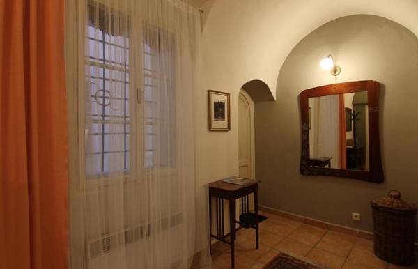 Rustic ground floor apartment in Mala Strana