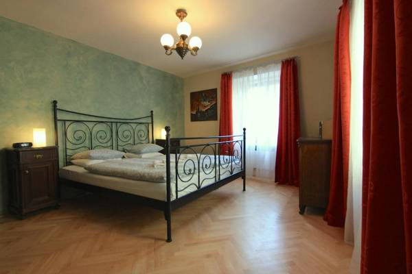 Cosy rustic 1 Bedroom Apartment in Mala Strana