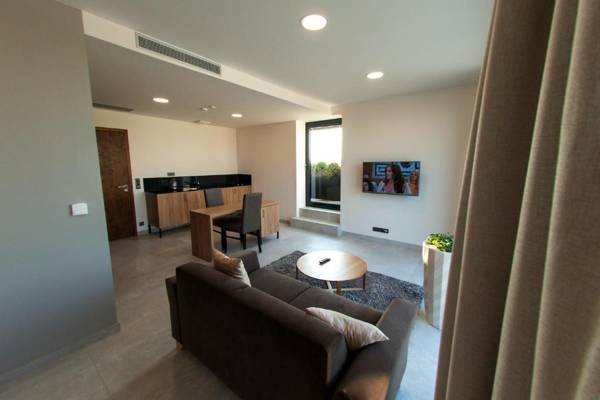 MG Restaurace/Luxury Apartments