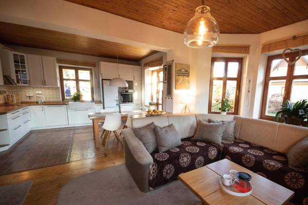 Apartment with private hot tub and garden