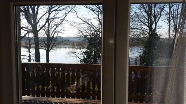 Jesenická přehrada u vody