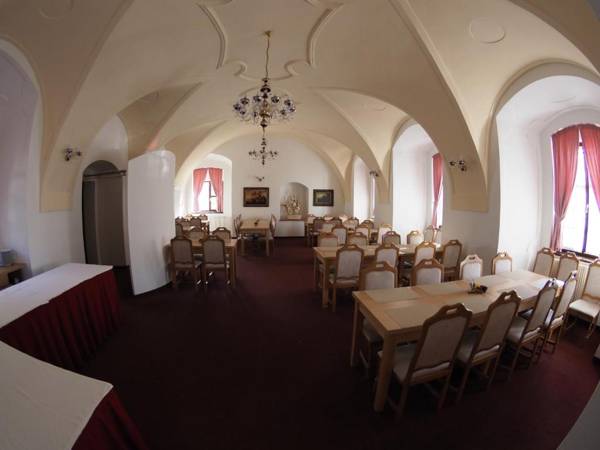 HOTEL CHATEAU ZAMEK CEJKOVICE