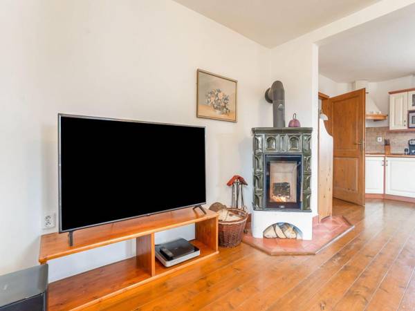 Peaceful Holiday Home in Bozanov with Private Terrace & Garden