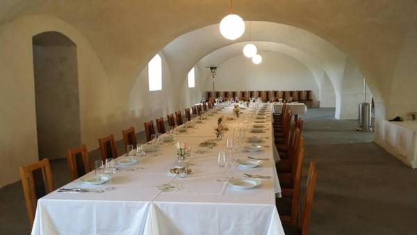 Zámecký Dvůr Černousy