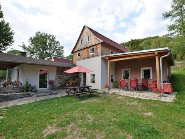 Spacious holiday home with pool and covered terrace in the Bohemian Uplands