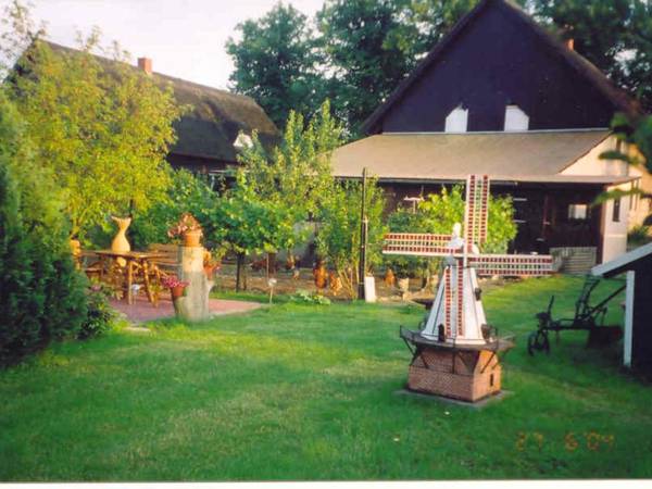 Pretty Apartment in Alt Farpen with Terrace Fenced Garden