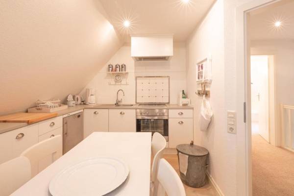 Lille Weiss-KEINE MONTEURE-