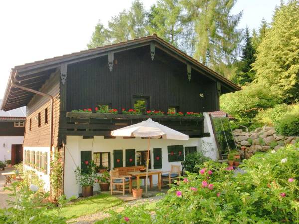 Cosy holiday home with garden and terrace amidst the Bavarian Forest