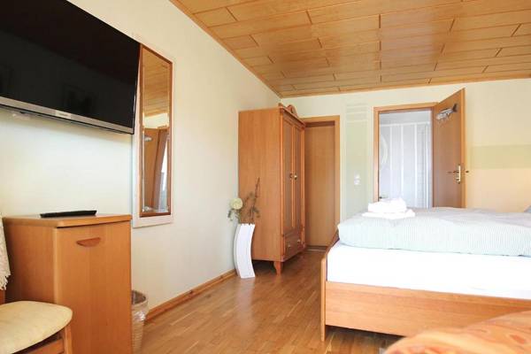 F-1016 Haus Maiglöckchen Doppelzimmer 01 mit Frühstück