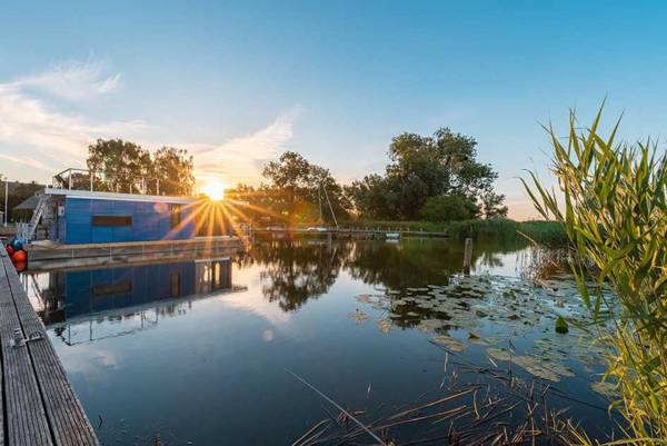 Hafenresort Karnin _ Hausboot Selma