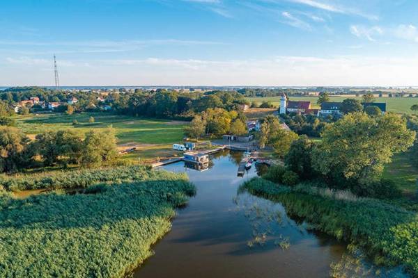 Hafenresort Karnin _ Hausboot Silv