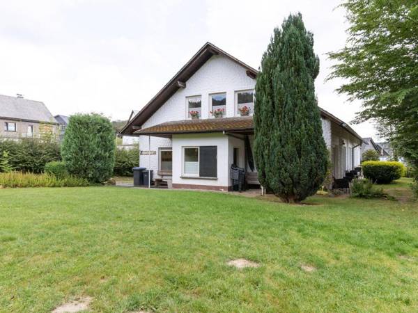 Very large group house in the Winterberg skiing area with balconies and garden
