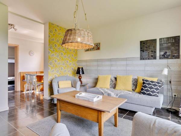 Very large group house in the Winterberg skiing area with balconies and garden