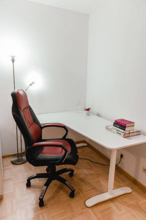 Workspace - Luxury flat between Cologne and Bonn shuttle from/to airport trade fair train station and Phantasy Land Bruhl