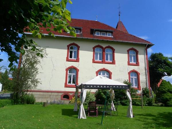 Lovely Farmhouse in Friedrichsfeld with Garden