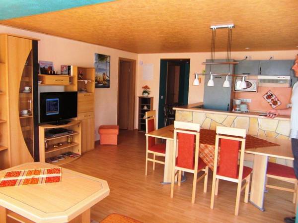 Picturesque Apartment in Lichtenhain with Pond